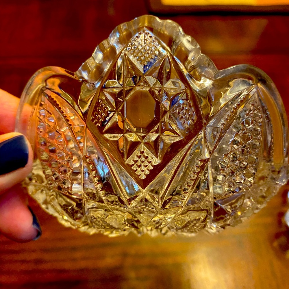 Small glass/crystal dish